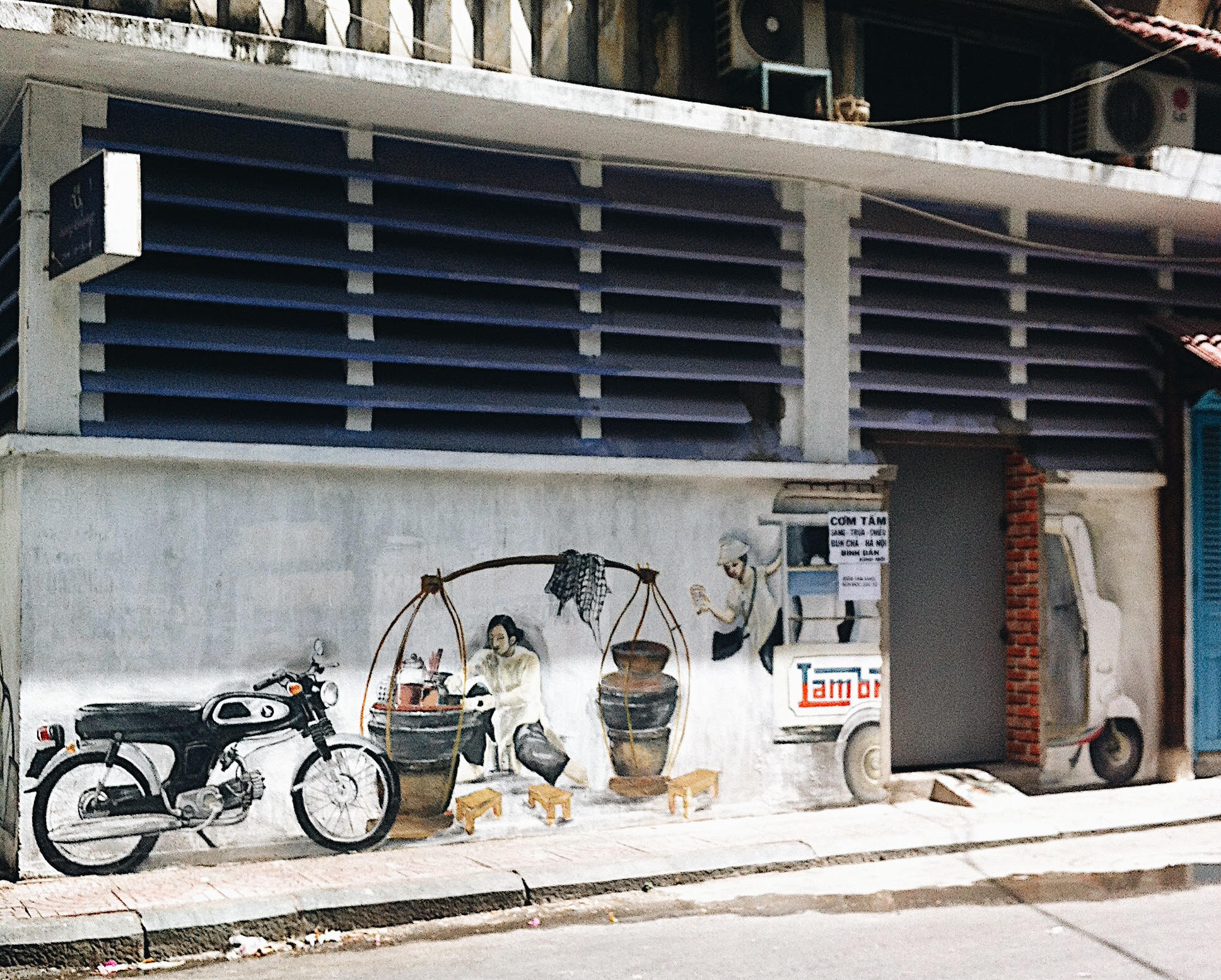 Vạn lần ngược xuôi Sài Gòn nhưng không phải ai cũng thấy những bức tranh tường chất ngất như thế! - Ảnh 13. Vạn lần ngược xuôi Sài Gòn nhưng không phải ai cũng thấy những bức tranh tường chất ngất như thế! - Ảnh 13.